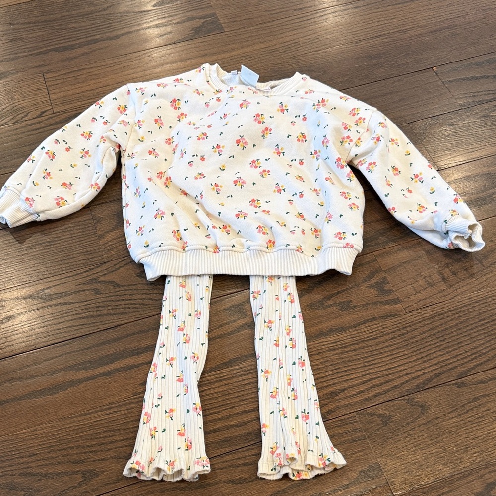 Zara Cream Floral Sweatshirt and Ribbed Floral Pants Set